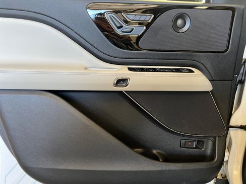 Used 2025 Lincoln Aviator AWD w/ Jet Appearance Package image 10