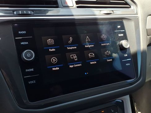 Certified 2023 Volkswagen Tiguan SE FWD image 28
