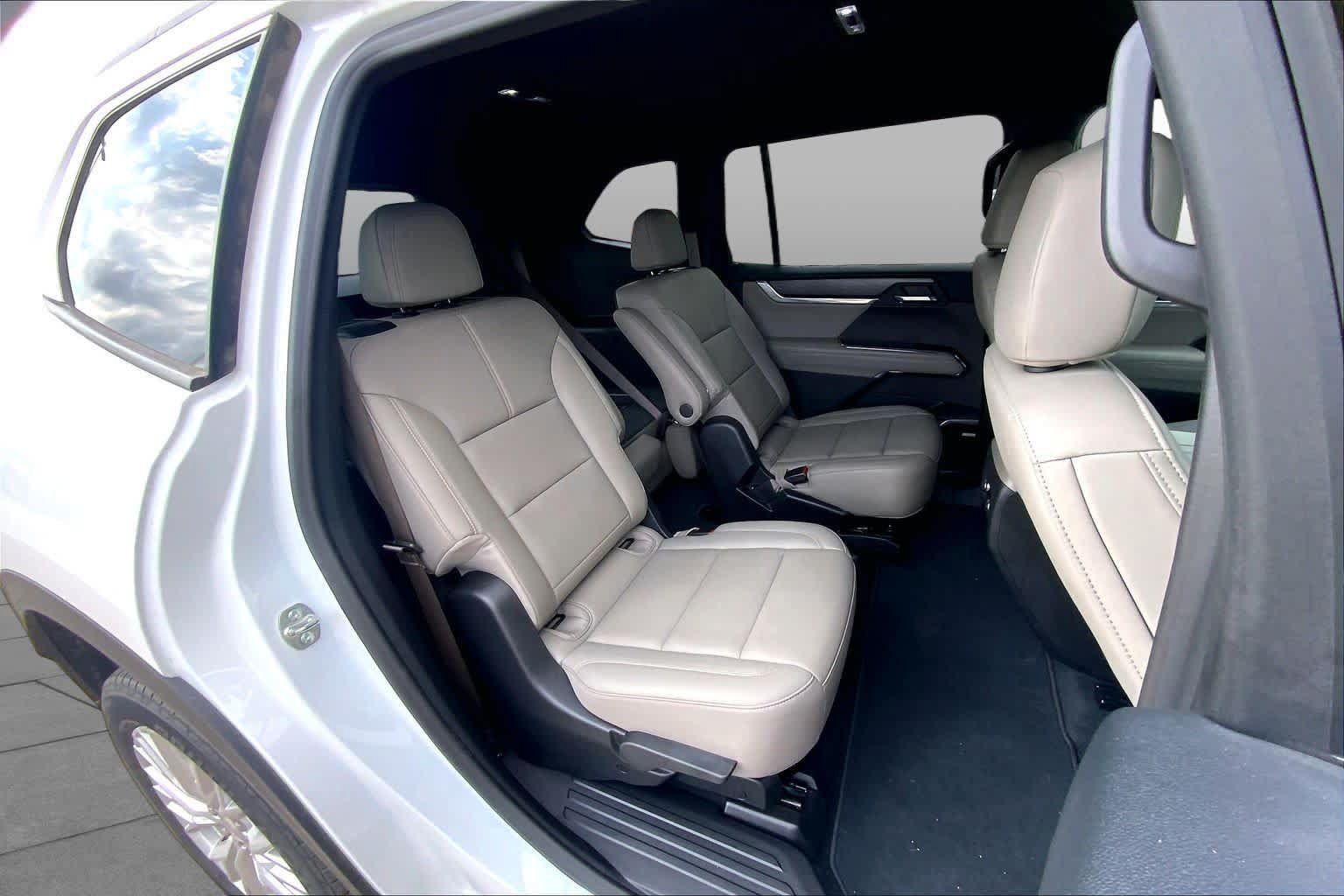 Used 2026 GMC Acadia Elevation w/ Elevation Premium Package AWD/4WD image 20