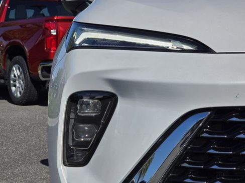 Certified 2025 Buick Envision Avenir image 11