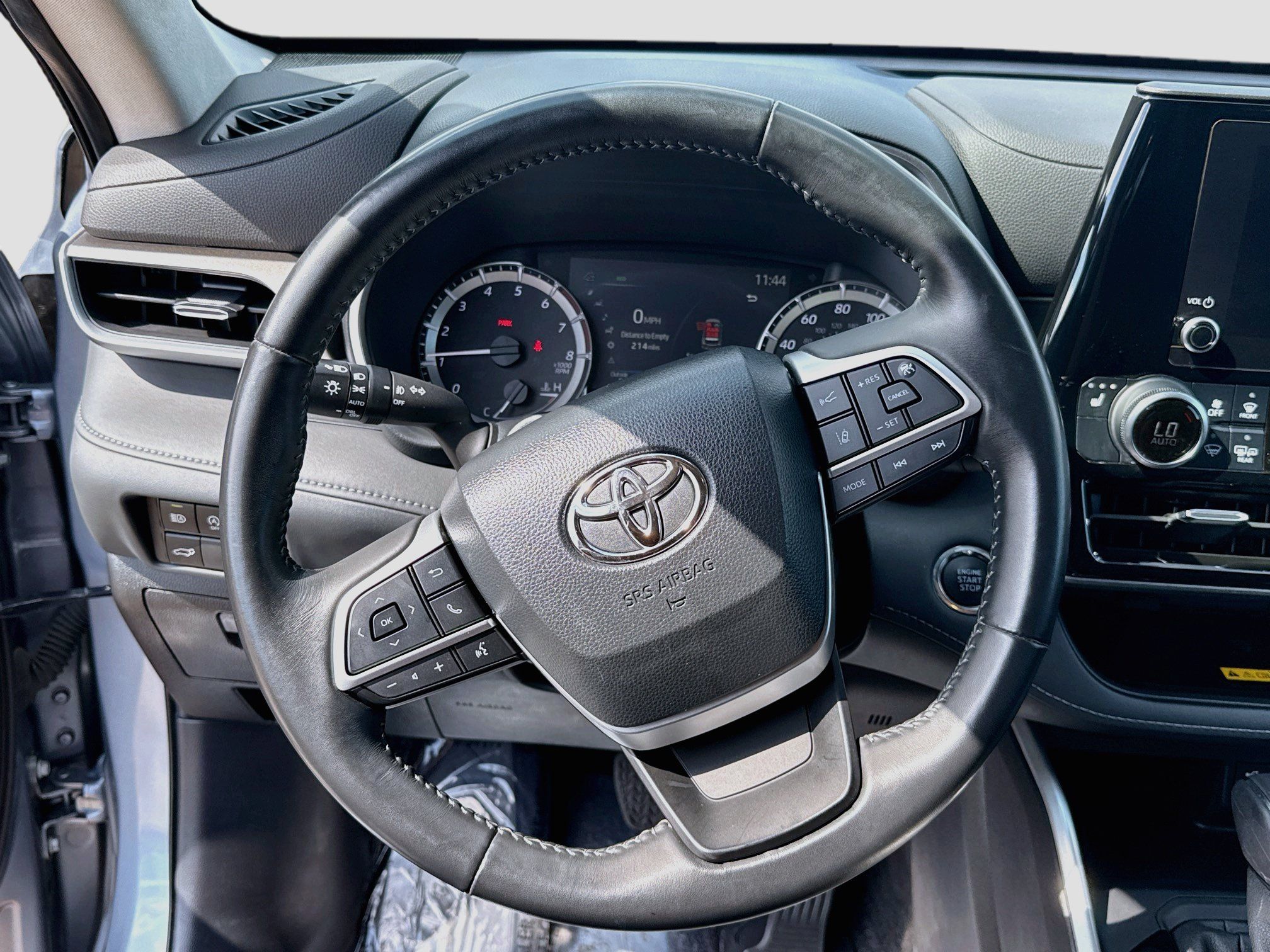 Used 2023 Toyota Highlander XLE AWD/4WD image 18