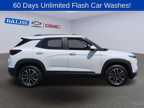 Used 2024 Chevrolet TrailBlazer LT AWD/4WD image 2