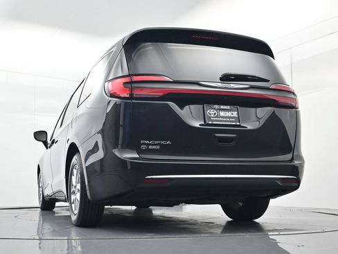 Used 2022 Chrysler Pacifica Touring-L FWD image 48
