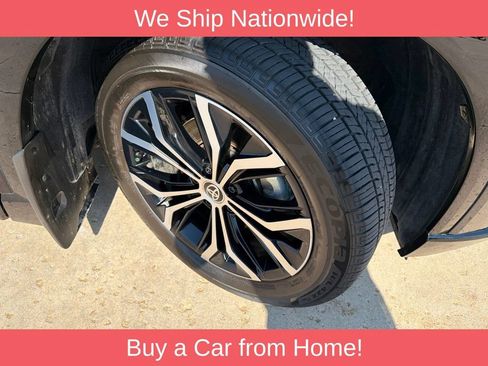 Used 2025 Toyota Crown Signia AWD/4WD image 31
