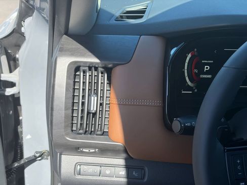 New 2026 Nissan Pathfinder Platinum image 15