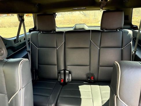 Used 2023 Cadillac Escalade ESV Premium Luxury image 3
