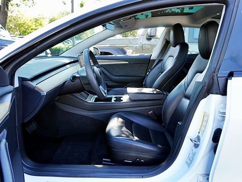 Used 2023 Tesla Model 3 Standard Range RWD image 19