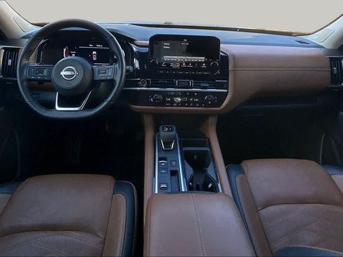 Used 2024 Nissan Pathfinder Platinum FWD image 16