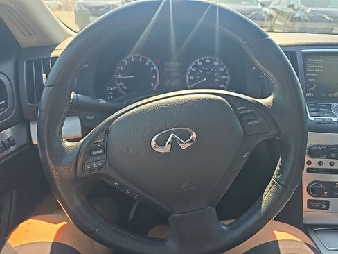 Used 2014 INFINITI Q60 Convertible w/ Premium Package RWD image 14
