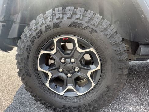 Used 2023 Jeep Wrangler Unlimited Rubicon AWD/4WD image 19