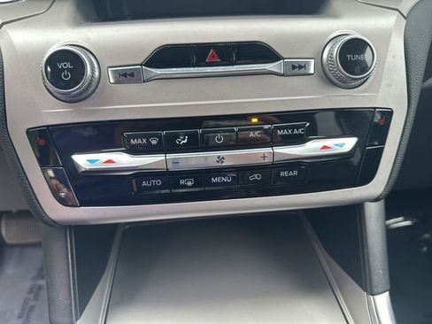 Used 2023 Ford Explorer XLT w/ Equipment Group 202A AWD/4WD image 30
