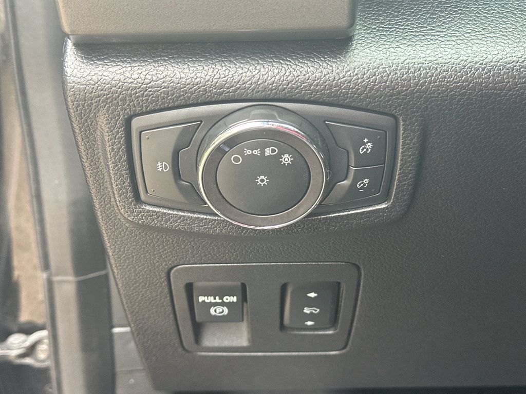 Used 2018 Ford Expedition XLT AWD/4WD image 20