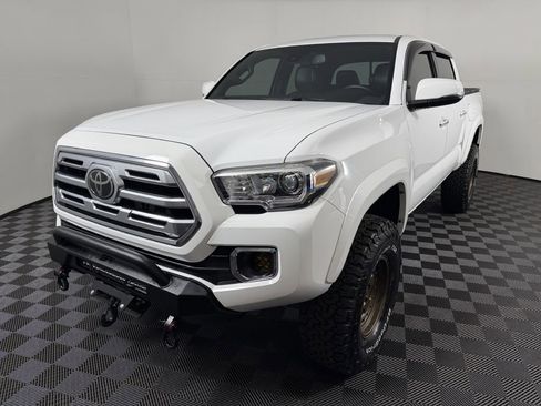 Used 2019 Toyota Tacoma Limited AWD/4WD image 1