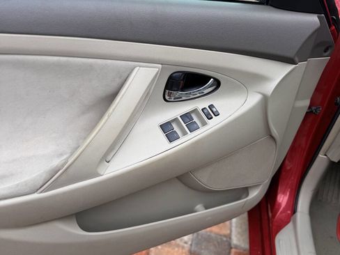 Used 2011 Toyota Camry LE w/ LE Extra-Value Pkg image 8