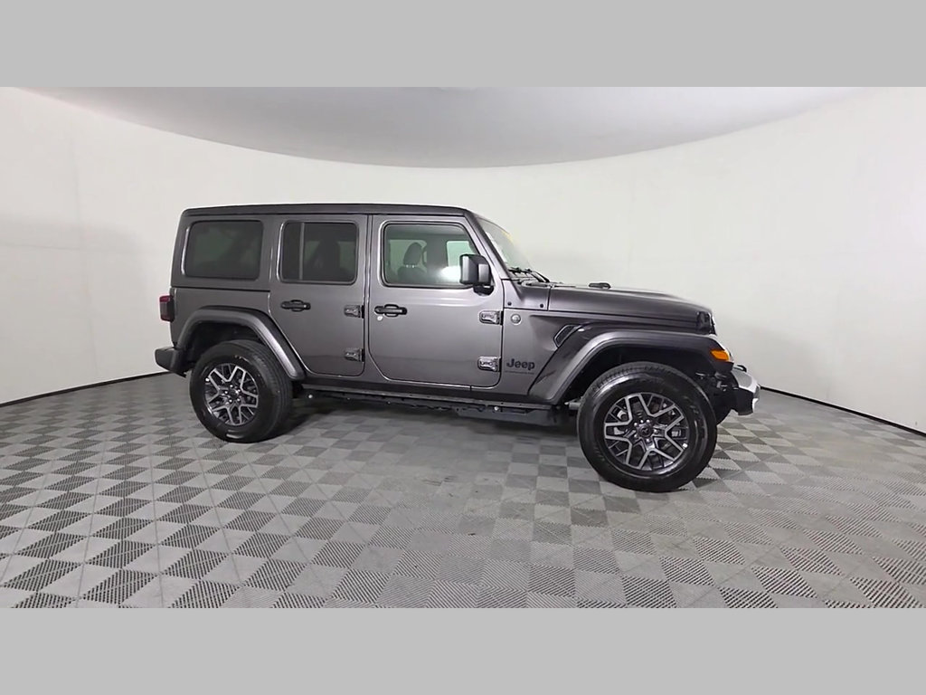 Used 2026 Jeep Wrangler Unlimited Sahara AWD/4WD image 35