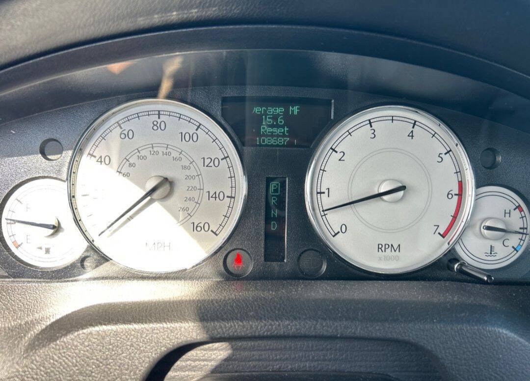 Used 2006 Chrysler 300 C w/ Navigation & Sound Group II RWD image 15