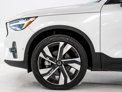 Used 2024 Volvo XC40 B5 Plus w/ Climate Package image 26