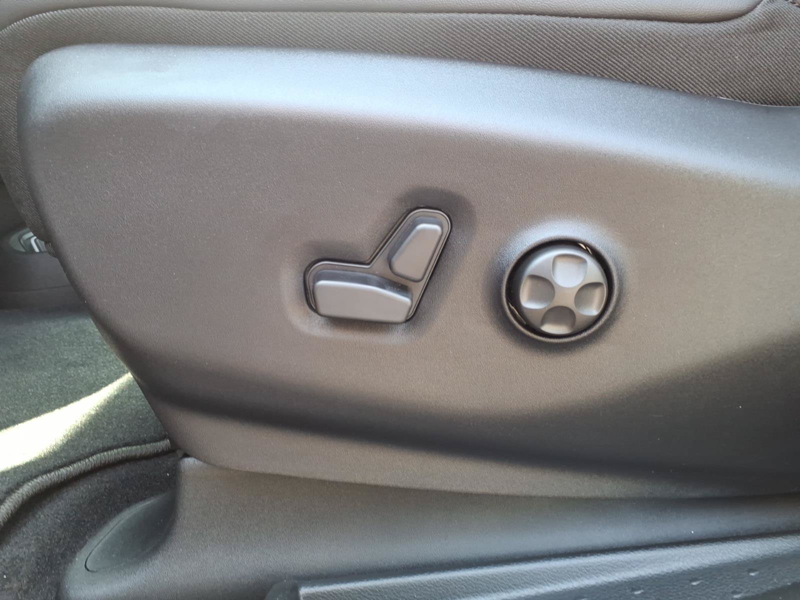 New 2027 Chrysler Pacifica Select FWD image 15