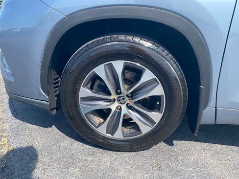 Used 2020 Toyota Highlander XLE FWD image 38
