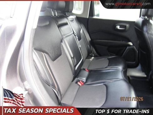 Used 2017 Jeep Compass Latitude w/ Popular Equipment Group AWD/4WD image 16