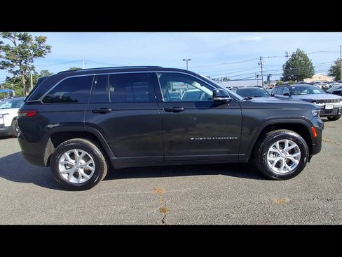 Certified 2023 Jeep Grand Cherokee Limited AWD/4WD image 9