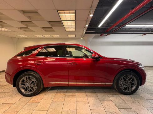 Used 2023 Genesis GV70 2.5T w/ Advanced Package image 9