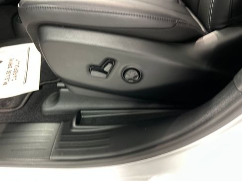 New 2026 Chrysler Pacifica Select image 11