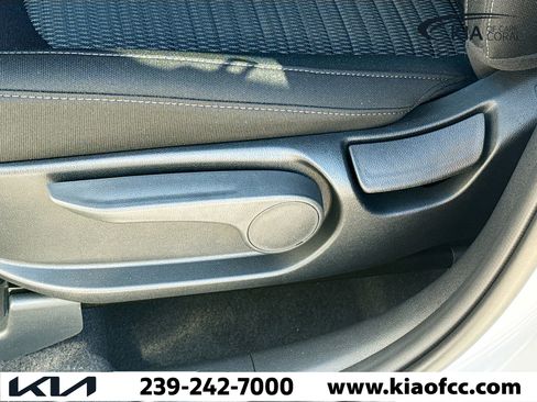 New 2026 Kia Sorento LX FWD image 23