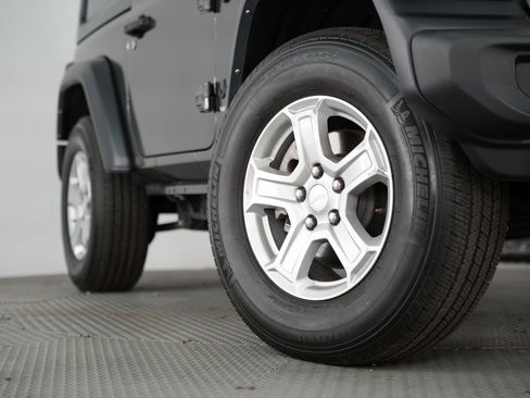 Used 2021 Jeep Wrangler Sport AWD/4WD image 17