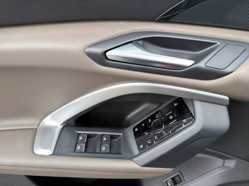 Used 2025 Audi Q5 Premium w/ Convenience Package image 10