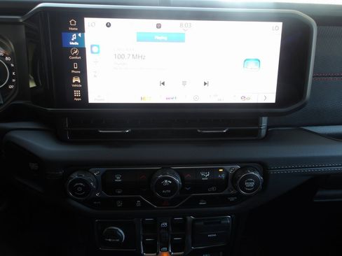 New 2025 Jeep Gladiator Rubicon w/ Steel Bumper Group image 15