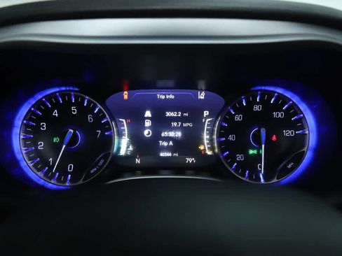 Used 2023 Chrysler Pacifica Touring-L w/ Uconnect Theater Family Group AWD/4WD image 25