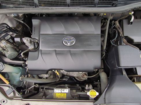 Used 2015 Toyota Sienna Limited image 35