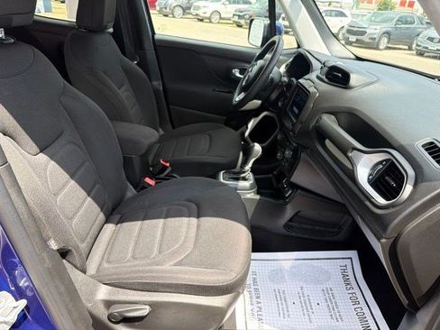 Used 2019 Jeep Renegade Latitude FWD image 20