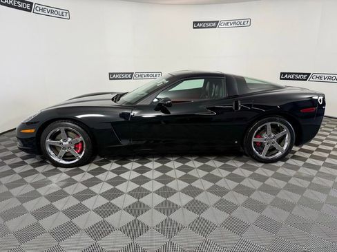 Used 2007 Chevrolet Corvette Coupe w/ Preferred Equipment Group RWD image 3