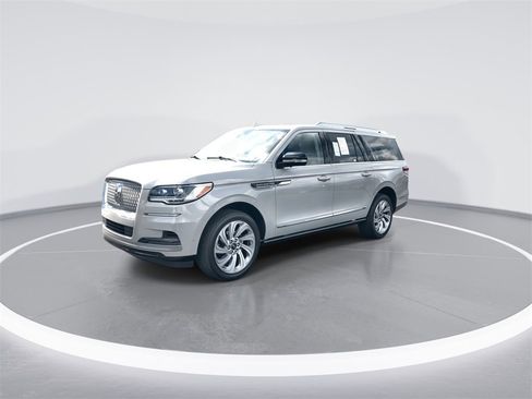 Used 2024 Lincoln Navigator L Reserve image 4