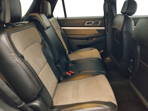 Used 2017 Ford Explorer XLT w/ Equipment Group 202A FWD image 19