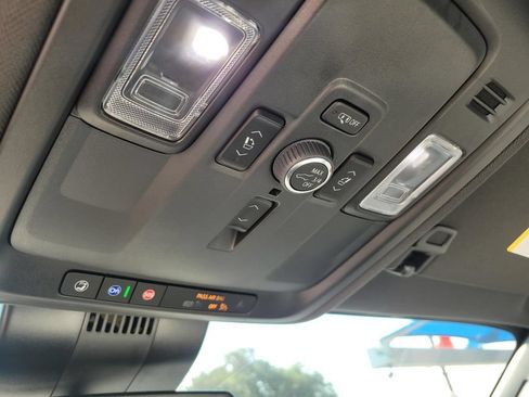 Used 2025 Chevrolet Tahoe Premier AWD/4WD image 25