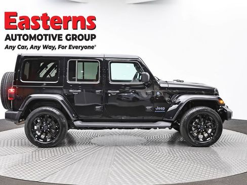 Used 2025 Jeep Wrangler Unlimited Sahara AWD/4WD image 4