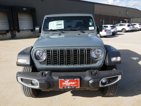 New 2026 Jeep Gladiator Sport AWD/4WD image 9