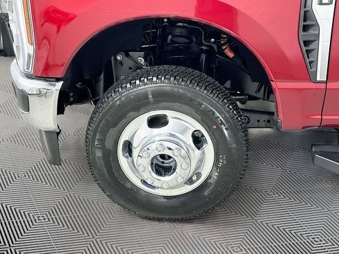 New 2026 Ford F350 XLT w/ XLT Premium Package AWD/4WD image 17