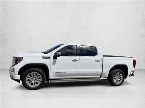 Used 2023 GMC Sierra 1500 Denali w/ Technology Package AWD/4WD image 4