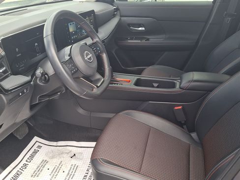 Used 2025 Nissan Kicks SR FWD image 9