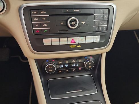 Used 2018 Mercedes-Benz GLA 250 4MATIC image 16