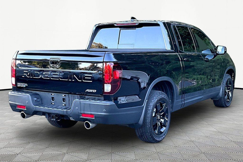 Used 2025 Honda Ridgeline Black Edition image 5