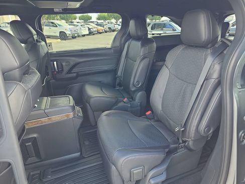 New 2026 Toyota Sienna Platinum AWD/4WD image 10