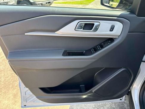 New 2026 Ford Explorer Active RWD image 21