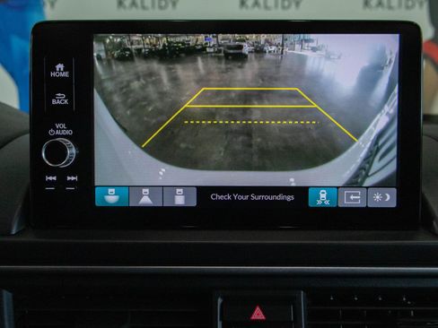 Used 2025 Honda Pilot Touring image 7