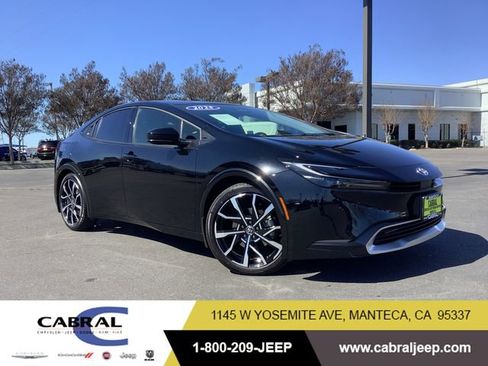 Used 2025 Toyota Prius Plug-In Hybrid image 1