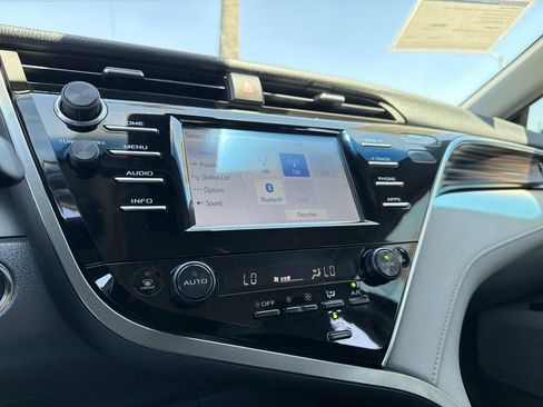 Used 2018 Toyota Camry XLE FWD image 21